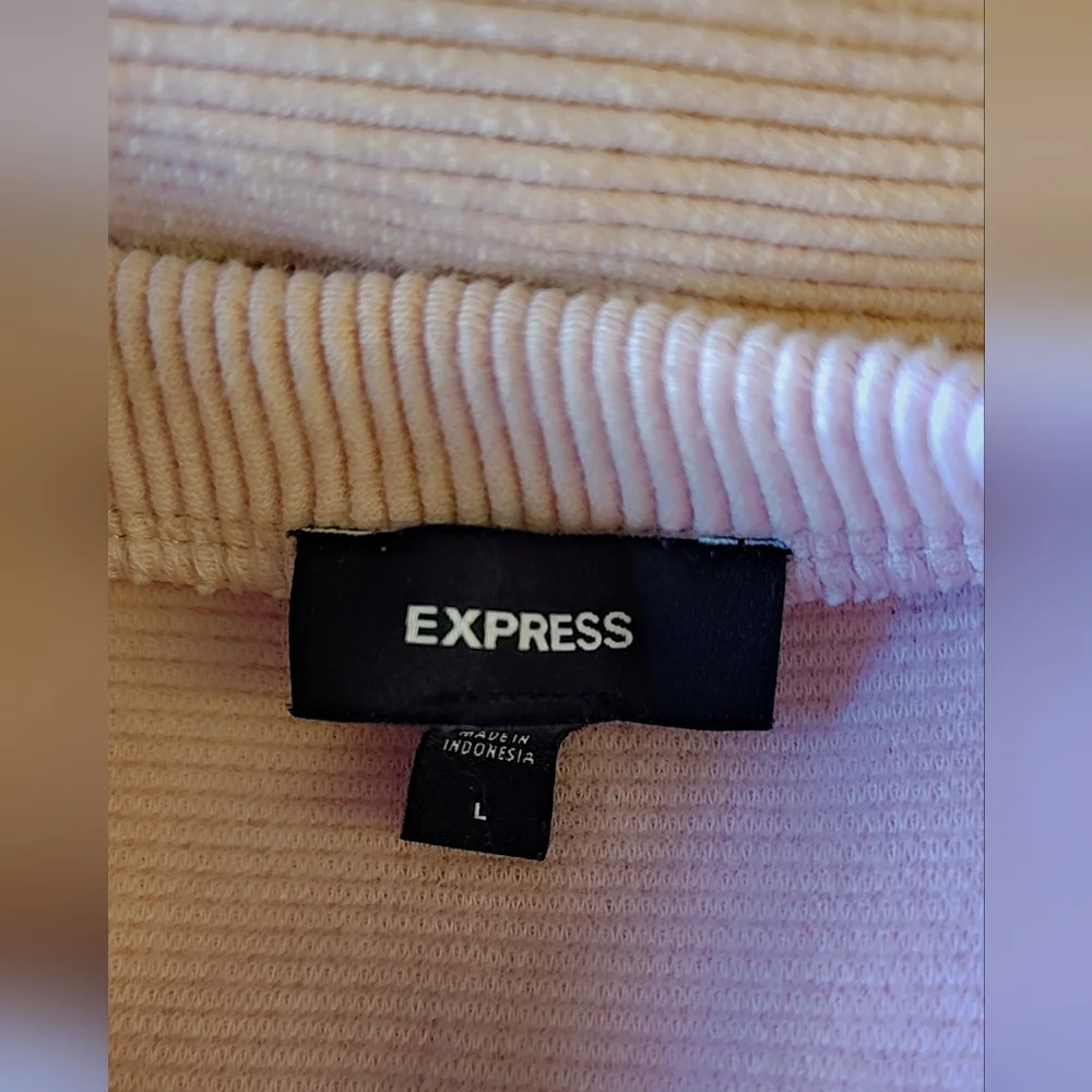 🌸 EXPRESS Pale Pink Geometric Long Sleeve Top – Size L 🌸 - Picture 8 of 8